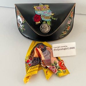 Vintage Y2K Ed Hardy sunglasses case ☠️ skulls embroidered with dust cloth